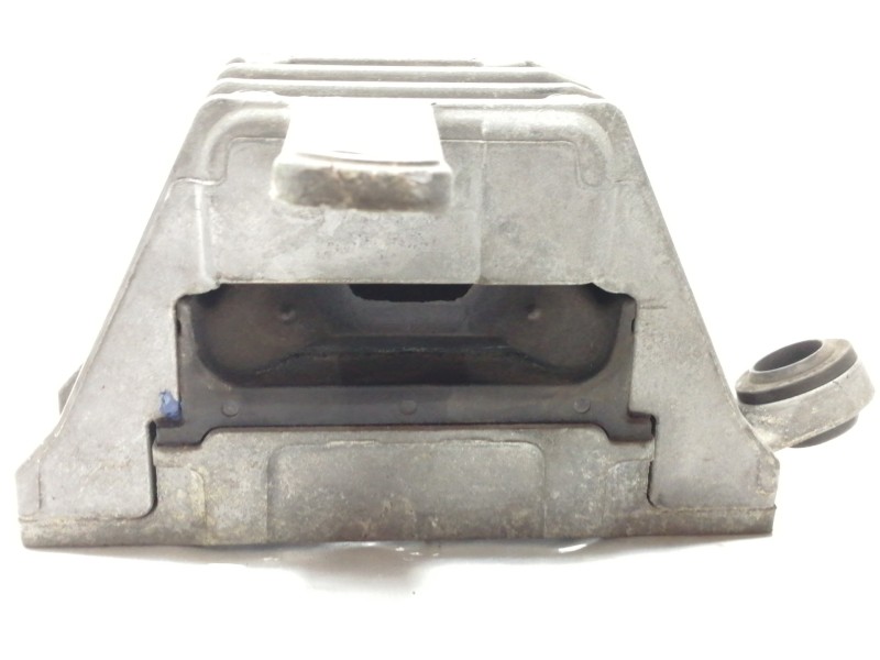 Recambio de soporte motor derecho para opel insignia berlina cosmo referencia OEM IAM 13227717 V06100 