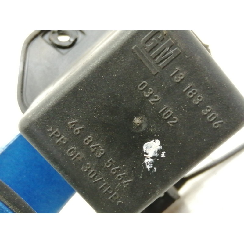 Recambio de tapa exterior combustible para opel corsa e business referencia OEM IAM 13427916  