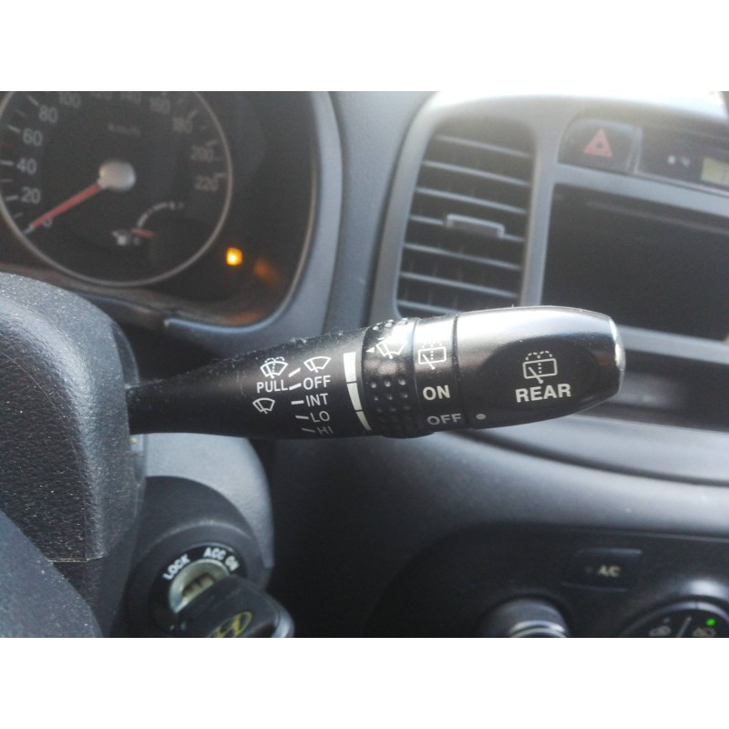 Recambio de mando limpia para hyundai accent (mc) gl crdi referencia OEM IAM 75733A  