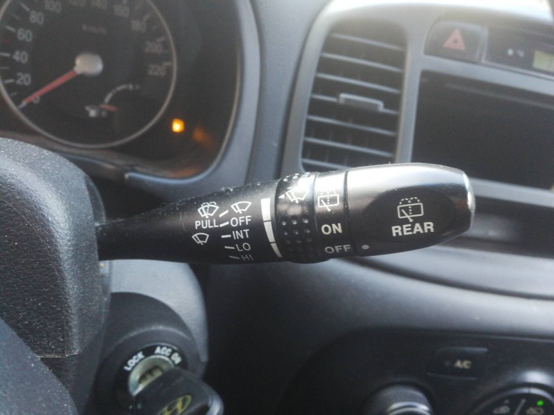 Recambio de mando limpia para hyundai accent (mc) gl crdi referencia OEM IAM 75733A  