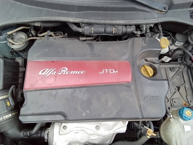 Recambio de tapa motor para alfa romeo mito (145) distinctive referencia OEM IAM   