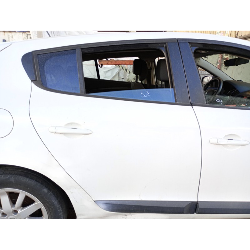 Recambio de puerta trasera derecha para renault megane iii berlina 5 p authentique referencia OEM IAM   