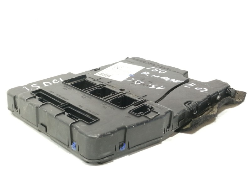 Recambio de caja reles / fusibles para renault megane ii berlina 5p authentique referencia OEM IAM 8200261823  