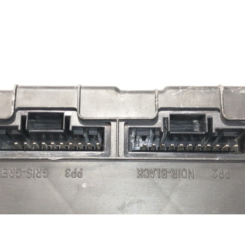 Recambio de caja reles / fusibles para renault megane ii berlina 5p authentique referencia OEM IAM 8200261823  