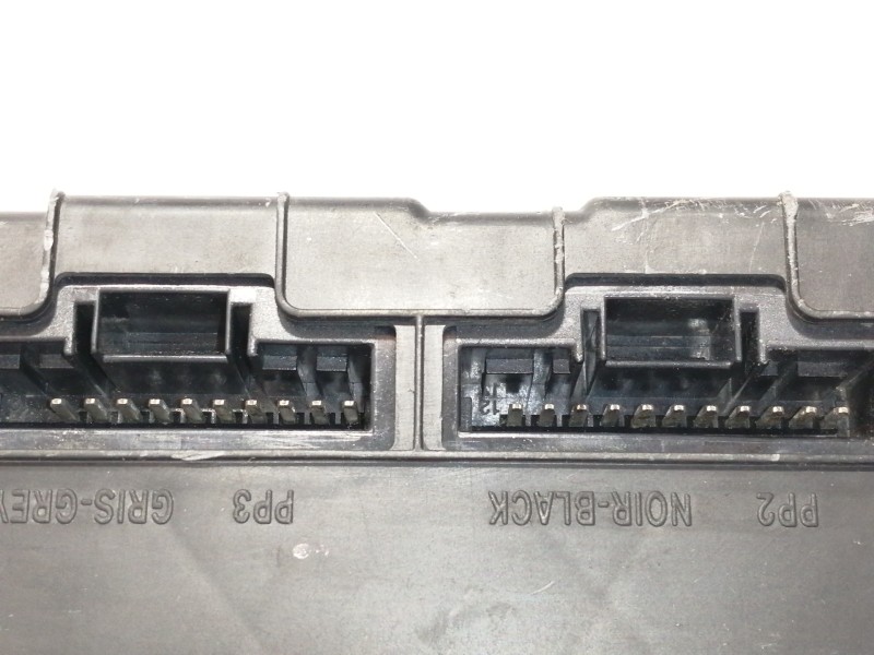 Recambio de caja reles / fusibles para renault megane ii berlina 5p authentique referencia OEM IAM 8200261823  