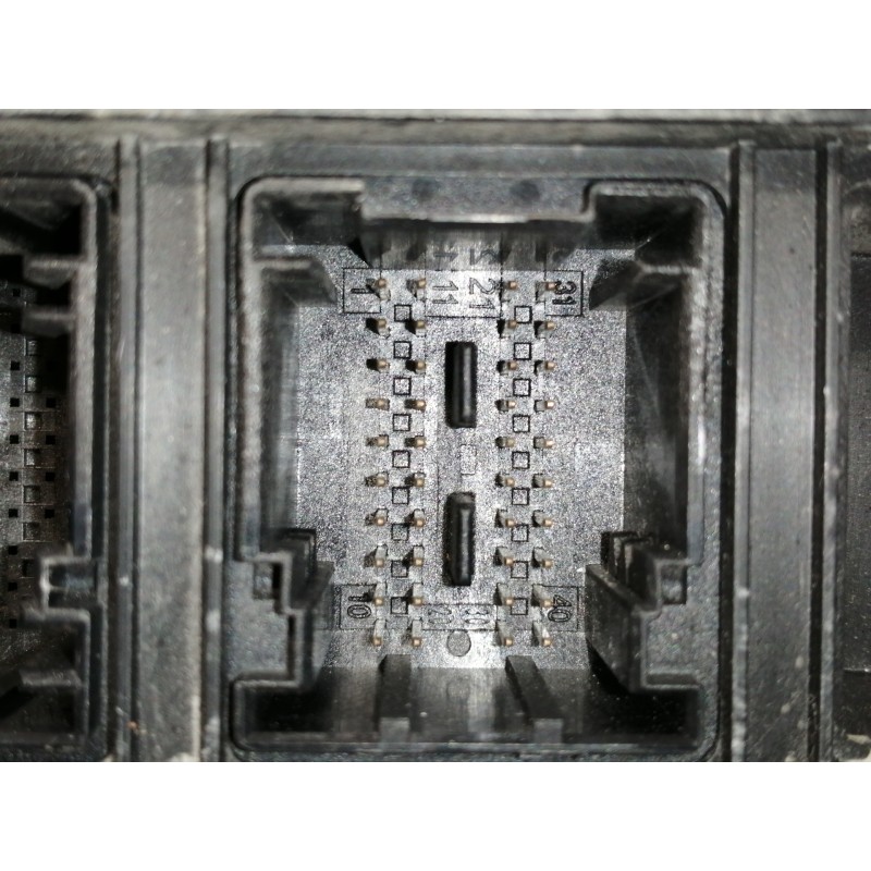 Recambio de caja reles / fusibles para renault megane ii berlina 5p authentique referencia OEM IAM 8200261823  