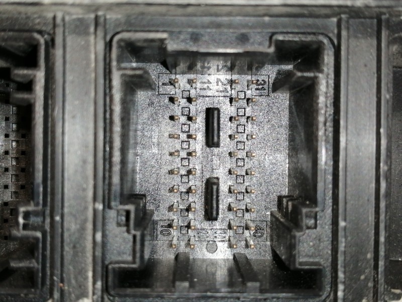 Recambio de caja reles / fusibles para renault megane ii berlina 5p authentique referencia OEM IAM 8200261823  