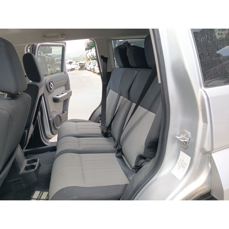 Recambio de asientos traseros para dodge nitro 2.8 crd 4wd referencia OEM IAM   