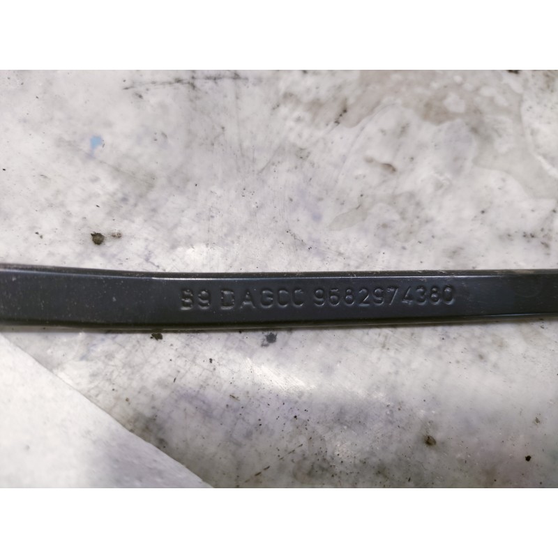Recambio de brazo limpia delantero derecho para citroën berlingo station wagon sx multispace referencia OEM IAM 9682974380 72029