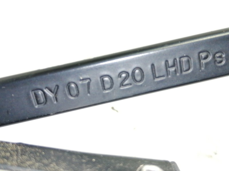 Recambio de brazo limpia delantero derecho para chevrolet aveo ls referencia OEM IAM DY07D20  