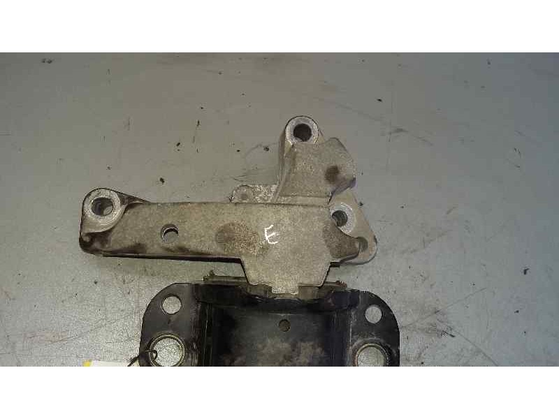 Recambio de soporte motor derecho para renault kangoo (f/kc0) rte referencia OEM IAM 7700415087  