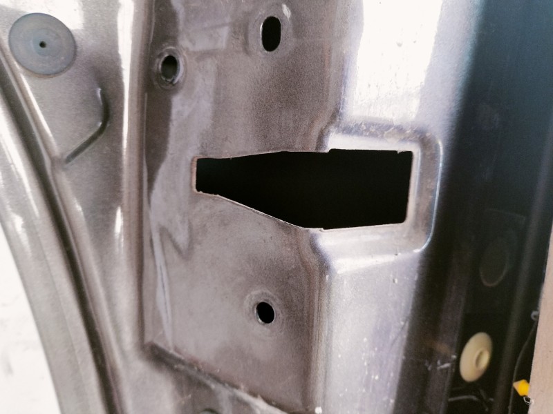 Recambio de puerta lateral corredera izquierda para chrysler voyager (gs) 2.5 td referencia OEM IAM   