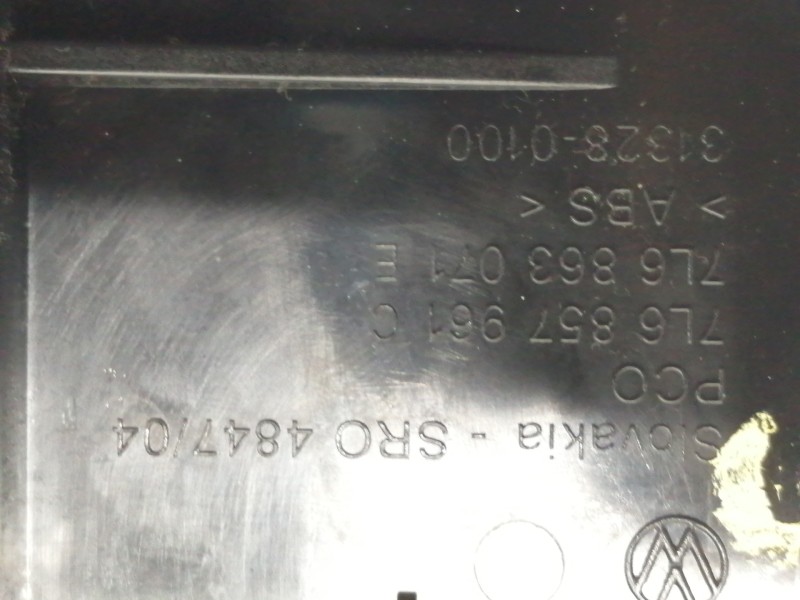 Recambio de cenicero para volkswagen touareg (7l6) v6 tdi referencia OEM IAM 7L6857961C 7L6863071E 313280100