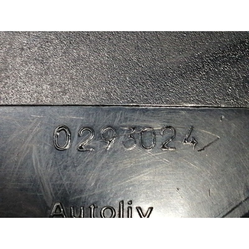 Recambio de enganche cinturon trasero central para peugeot 206 sw xs referencia OEM IAM   