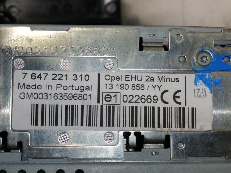 Recambio de sistema audio / radio cd para opel zafira b cosmo referencia OEM IAM 13190856 022669 / 13190856 7647221310