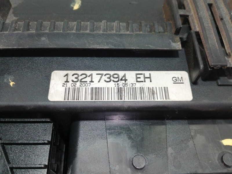 Recambio de caja reles / fusibles para opel corsa d cosmo referencia OEM IAM 13217394EH 13217394 
