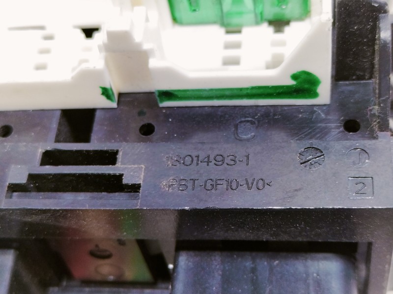 Recambio de caja reles / fusibles para citroën c4 lim. business referencia OEM IAM 18014931  