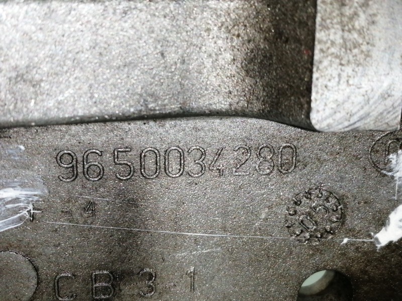 Recambio de soporte alternador para peugeot 407 st sport referencia OEM IAM 9650034280  