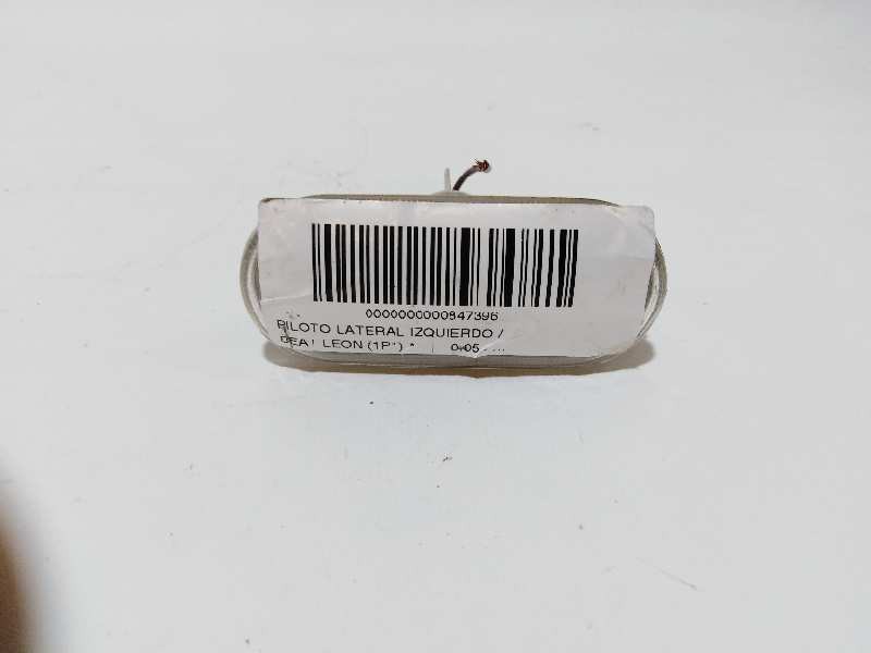 Recambio de piloto lateral izquierdo para seat leon (1p1) referencia OEM IAM 6L0949117A  