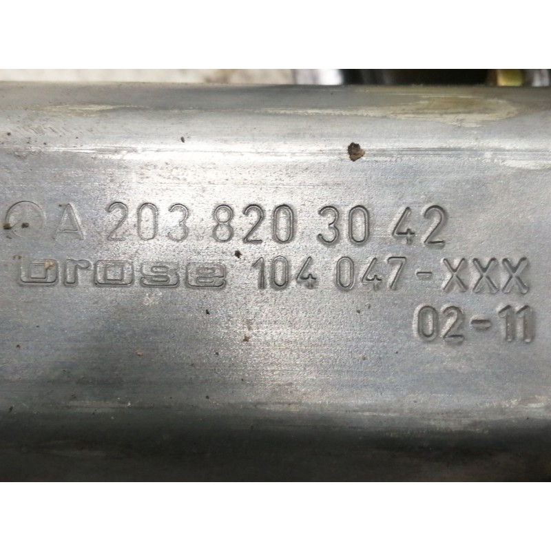 Recambio de elevalunas trasero derecho para mercedes-benz clase c (w203) berlina 220 cdi (203.006) referencia OEM IAM A203820304