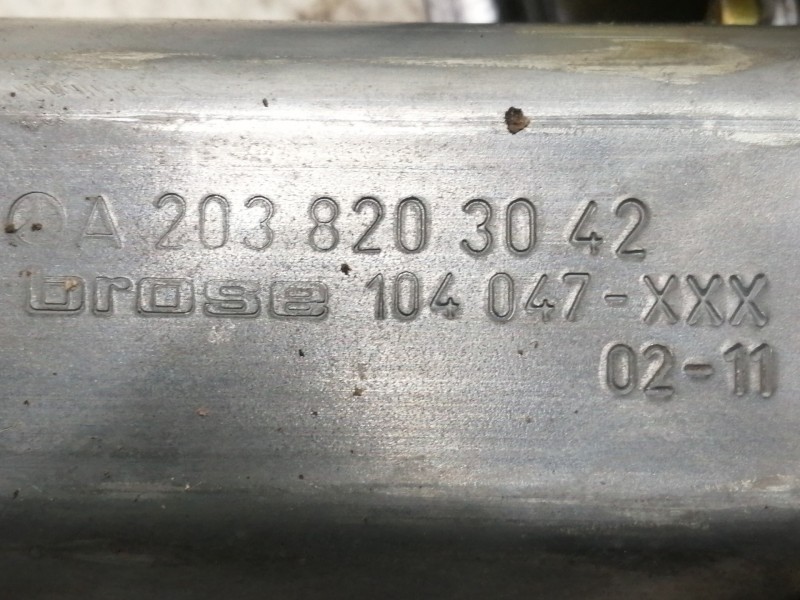 Recambio de elevalunas trasero derecho para mercedes-benz clase c (w203) berlina 220 cdi (203.006) referencia OEM IAM A203820304