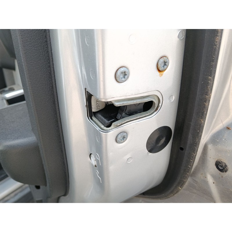 Recambio de cerradura puerta trasera derecha para dodge nitro 2.8 crd 4wd referencia OEM IAM 04589278AJ  