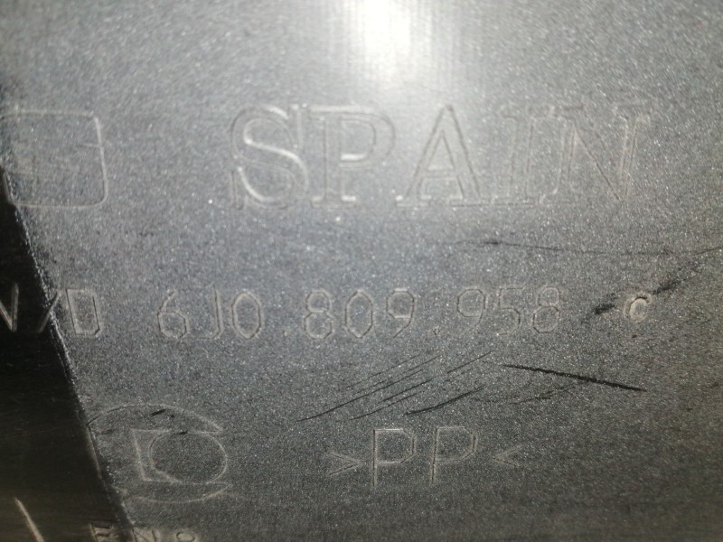 Recambio de paso rueda para seat ibiza (6j5) 1.4 16v tsi referencia OEM IAM 6J0809958  DERECHO