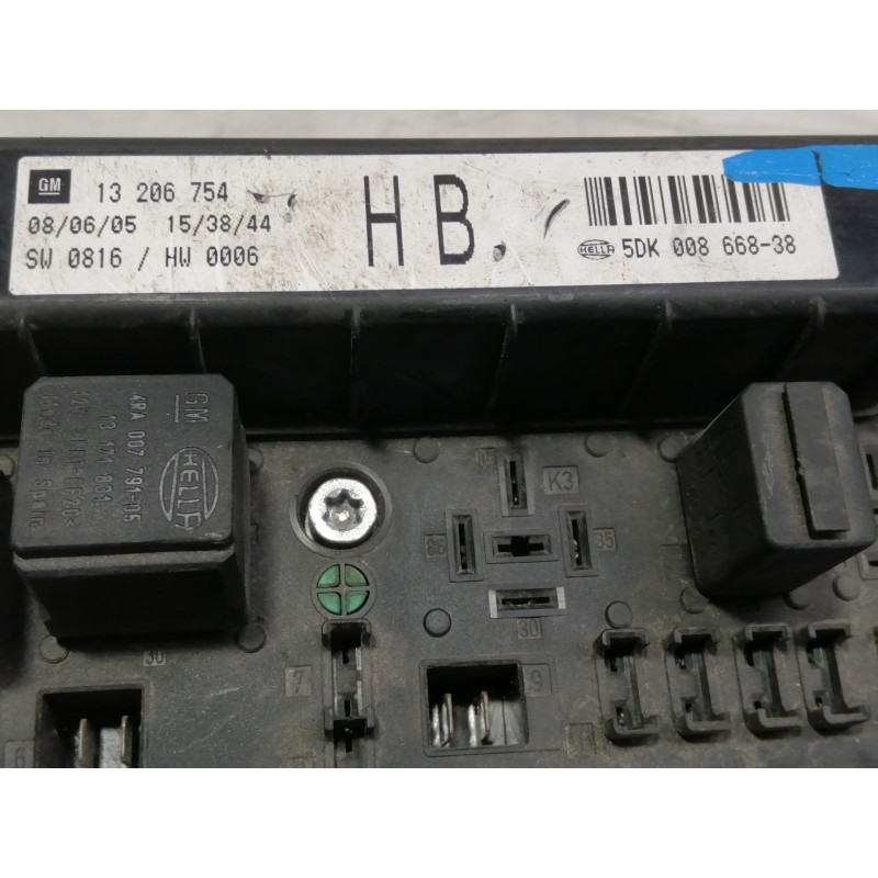 Recambio de caja reles / fusibles para opel astra gtc sport referencia OEM IAM 13206754 5DK00866933 