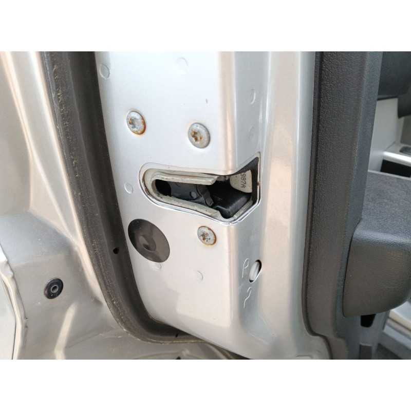 Recambio de cerradura puerta trasera izquierda para dodge nitro 2.8 crd 4wd referencia OEM IAM 04589279AJ  