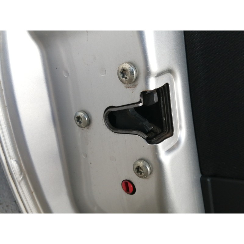 Recambio de puerta trasera izquierda para opel meriva cosmo referencia OEM IAM COMPLETA  