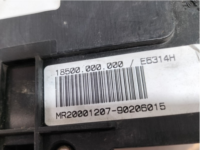 Recambio de caja reles / fusibles para bmw serie 3 berlina (e46) 320d referencia OEM IAM 18500000000  