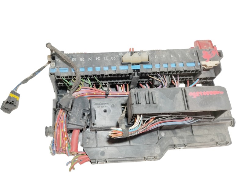 Recambio de caja reles / fusibles para bmw serie 3 berlina (e46) 320d referencia OEM IAM 18500000000  