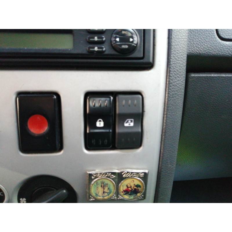 Recambio de mando elevalunas delantero derecho para dacia logan ambiance referencia OEM IAM   