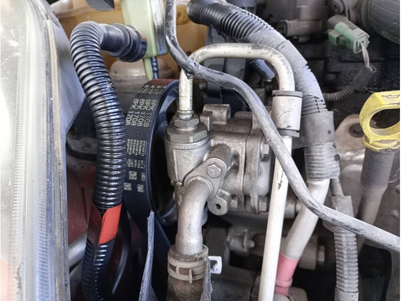 Recambio de bomba direccion para ford fiesta (cbk) ambiente referencia OEM IAM 236C3A696DD  