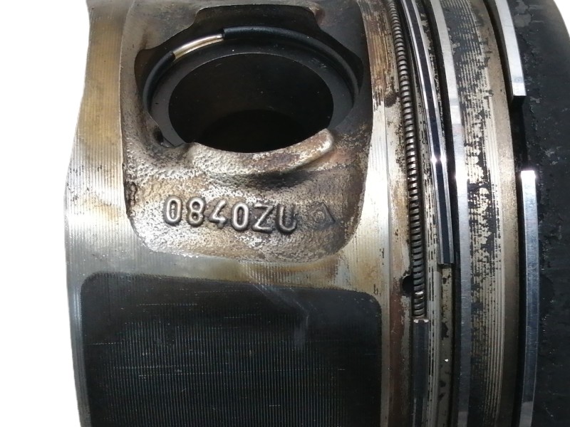 Recambio de piston para bmw serie 5 lim. (f10) 520d referencia OEM IAM 0840ZU  