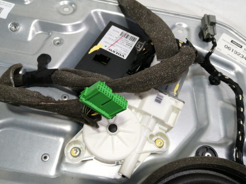 Recambio de elevalunas delantero izquierdo para volvo v50 familiar 2.0 d kinetic referencia OEM IAM 8679080 30710161 / 060421120