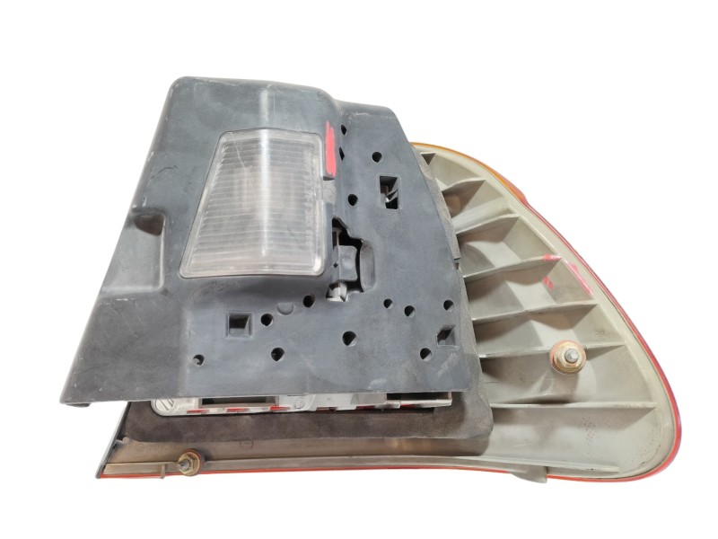 Recambio de piloto trasero izquierdo para bmw serie 3 berlina (e46) 320d referencia OEM IAM 8364921  