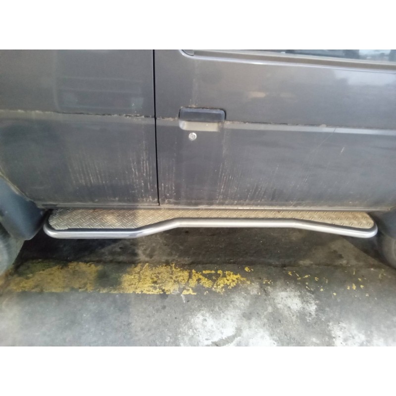 Recambio de estribos laterales para nissan terrano (wd21) 2.7 td referencia OEM IAM ESTRIBOSLATERALESDERECHO  DERECHO