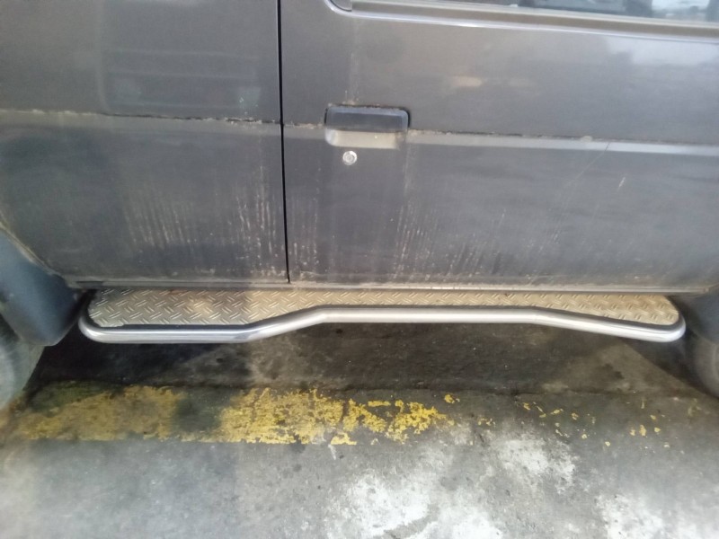 Recambio de estribos laterales para nissan terrano (wd21) 2.7 td referencia OEM IAM ESTRIBOSLATERALESDERECHO  DERECHO