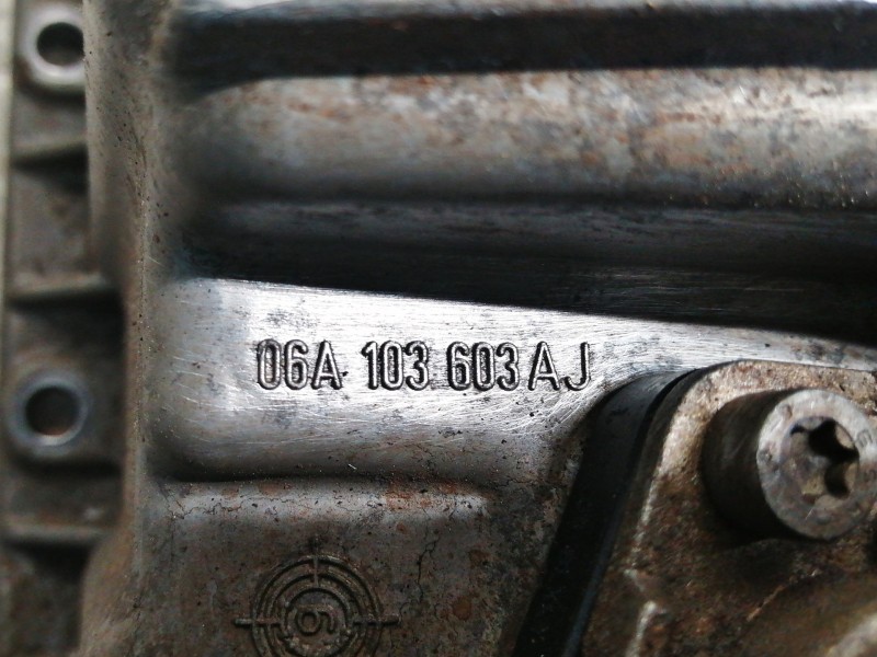 Recambio de carter para volkswagen golf v berlina (1k1) igolf referencia OEM IAM 06A103603AJ  