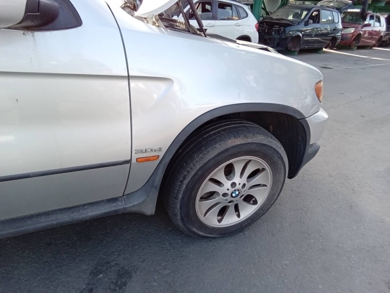 Recambio de aletin delantero derecho para bmw x5 (e53) 3.0d referencia OEM IAM 8408704  