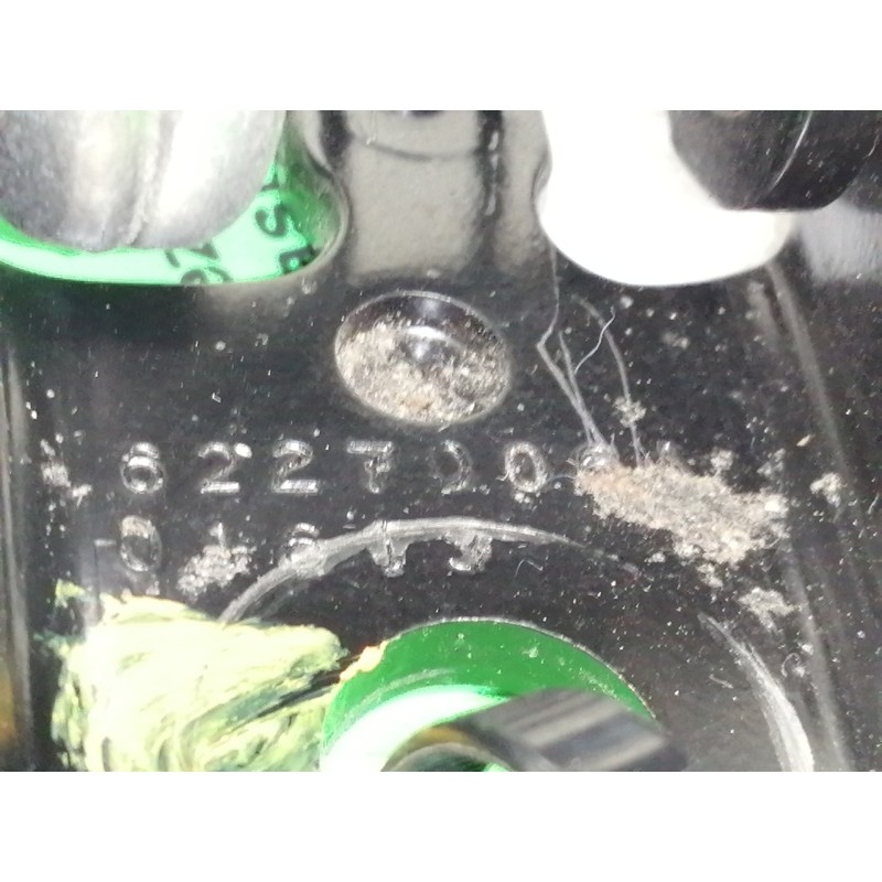 Recambio de enganche cinturon trasero central para peugeot 2008 (--.2013) allure referencia OEM IAM 6227006A  