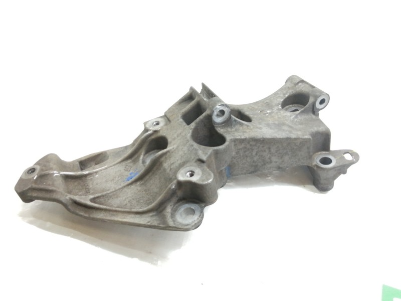 Recambio de soporte alternador para nissan tiida (c11x/sc11x) acenta referencia OEM IAM 8200425034  