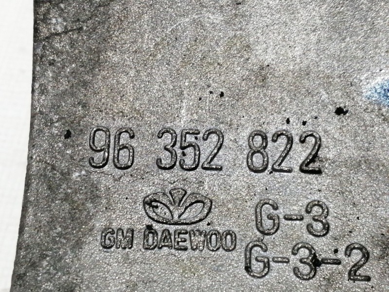 Recambio de soporte alternador para chevrolet nubira berlina se referencia OEM IAM 96362822  