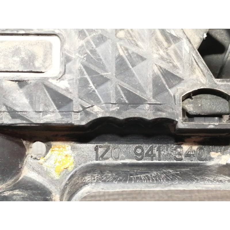 Recambio de soporte faro derecho para skoda octavia berlina (1z3) 1.9 tdi referencia OEM IAM 1Z0941340  