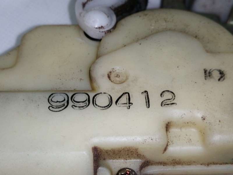 Recambio de cerradura puerta delantera derecha para toyota yaris (ncp1/nlp1/scp1) 1.0 linea luna referencia OEM IAM   