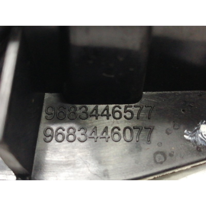 Recambio de maneta interior delantera derecha para peugeot 5008 premium referencia OEM IAM 9683446577  