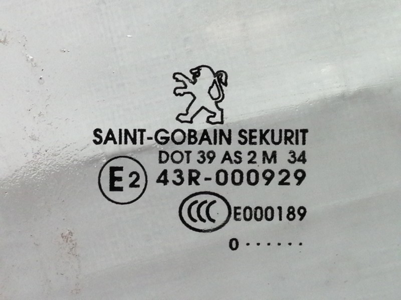 Recambio de luna delantera derecha para peugeot 5008 premium referencia OEM IAM   