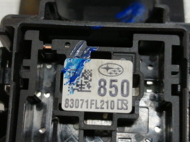 Recambio de mando elevalunas trasero derecho para subaru xv (g5) executive plus referencia OEM IAM 83071FL210  