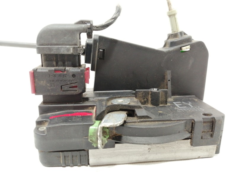 Recambio de cerradura puerta delantera derecha para opel zafira a club referencia OEM IAM 24444016  